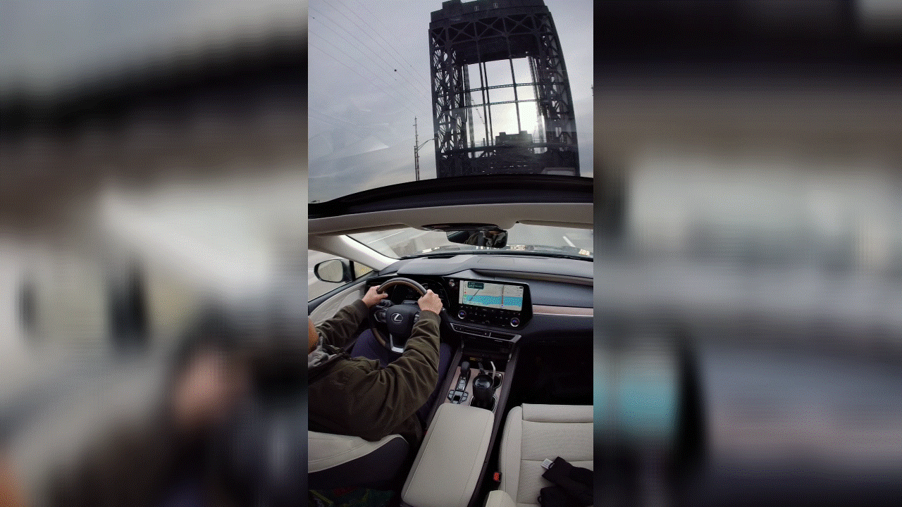 2026 Lexus RX 450h+ Plug-In גג זכוכית היברידי אנימציה.