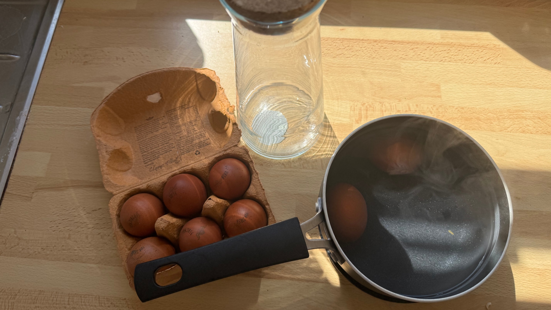 ביצים, מים וביצים רותחות