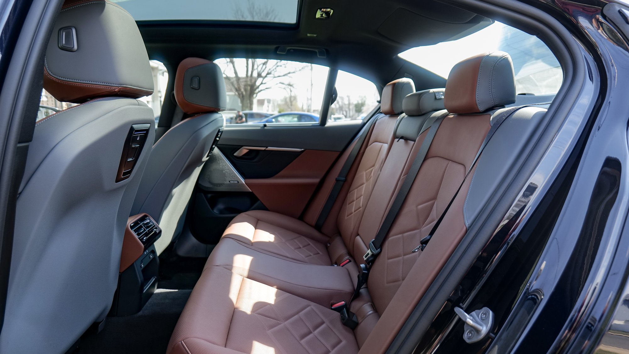 סקירת BMW 550e 2026.