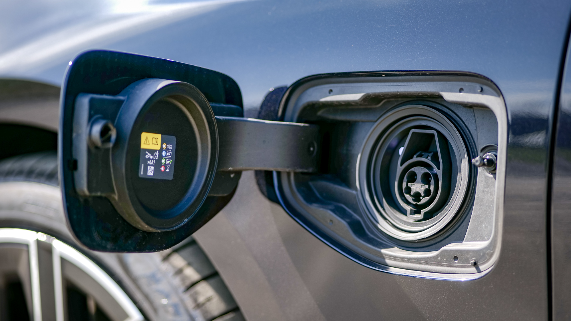 סקירת BMW 550e 2026.