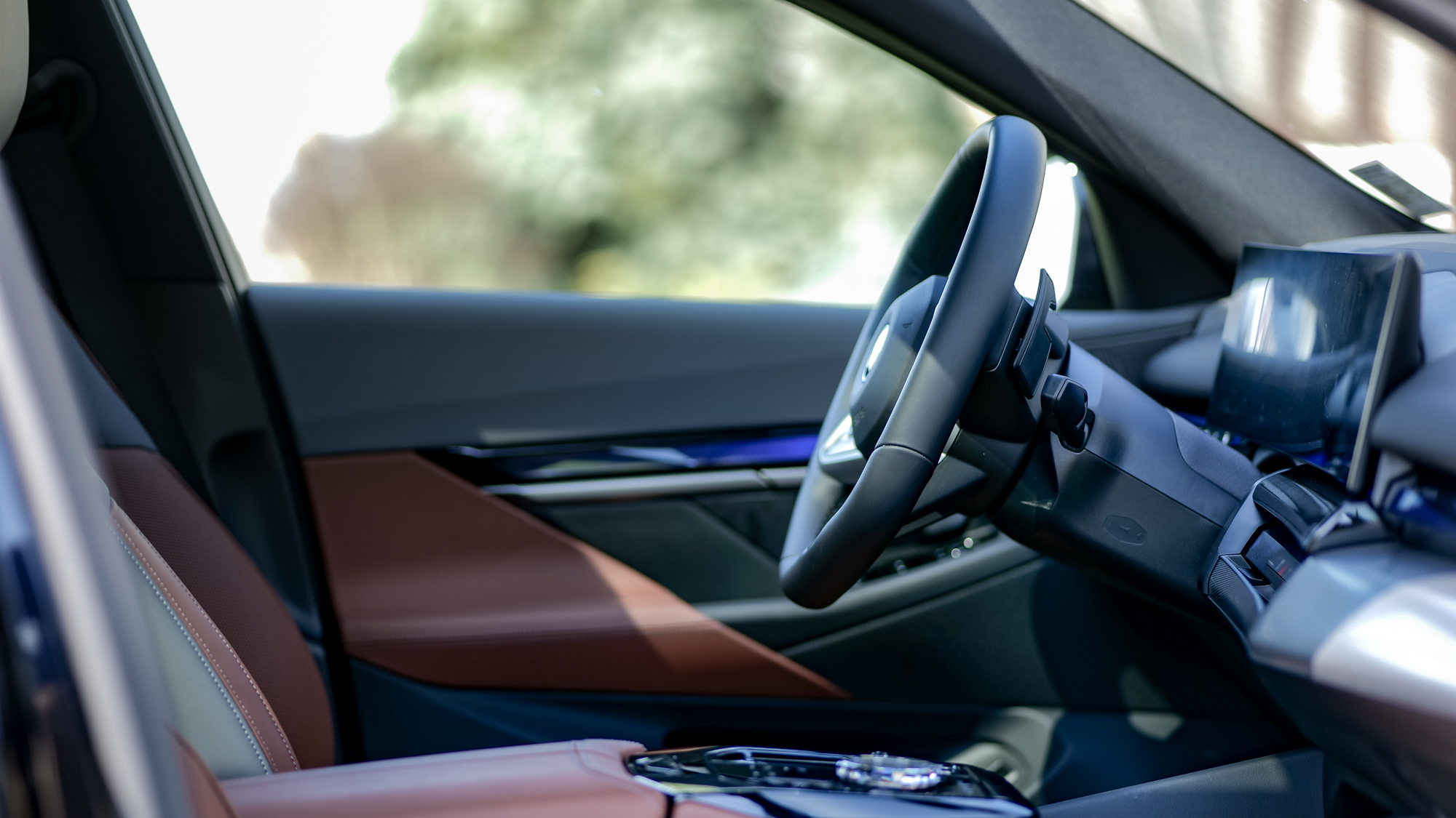 סקירת BMW 550e 2026.