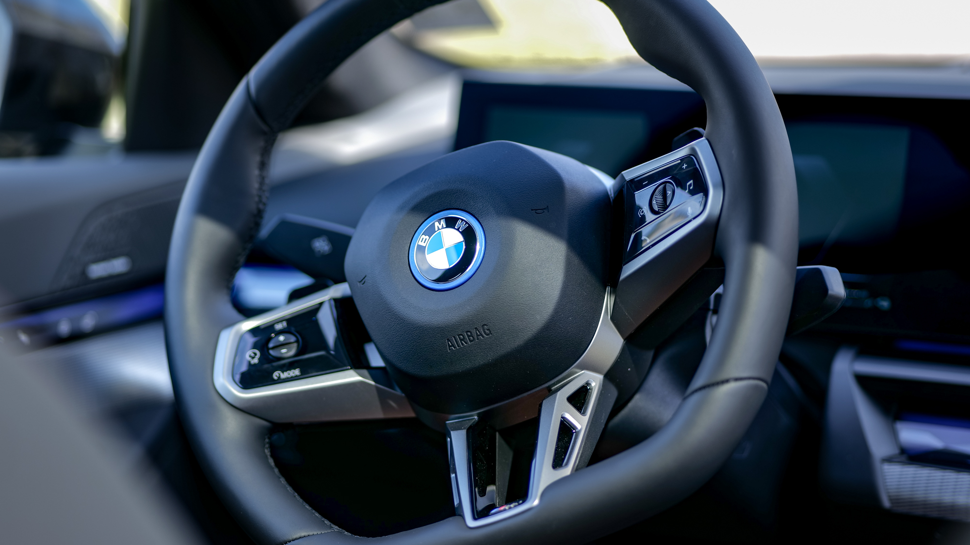 סקירת BMW 550e 2026.