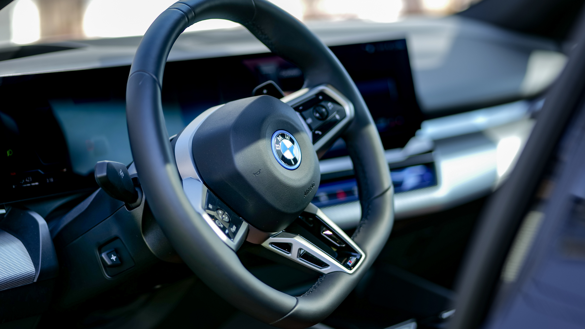 סקירת BMW 550e 2026.