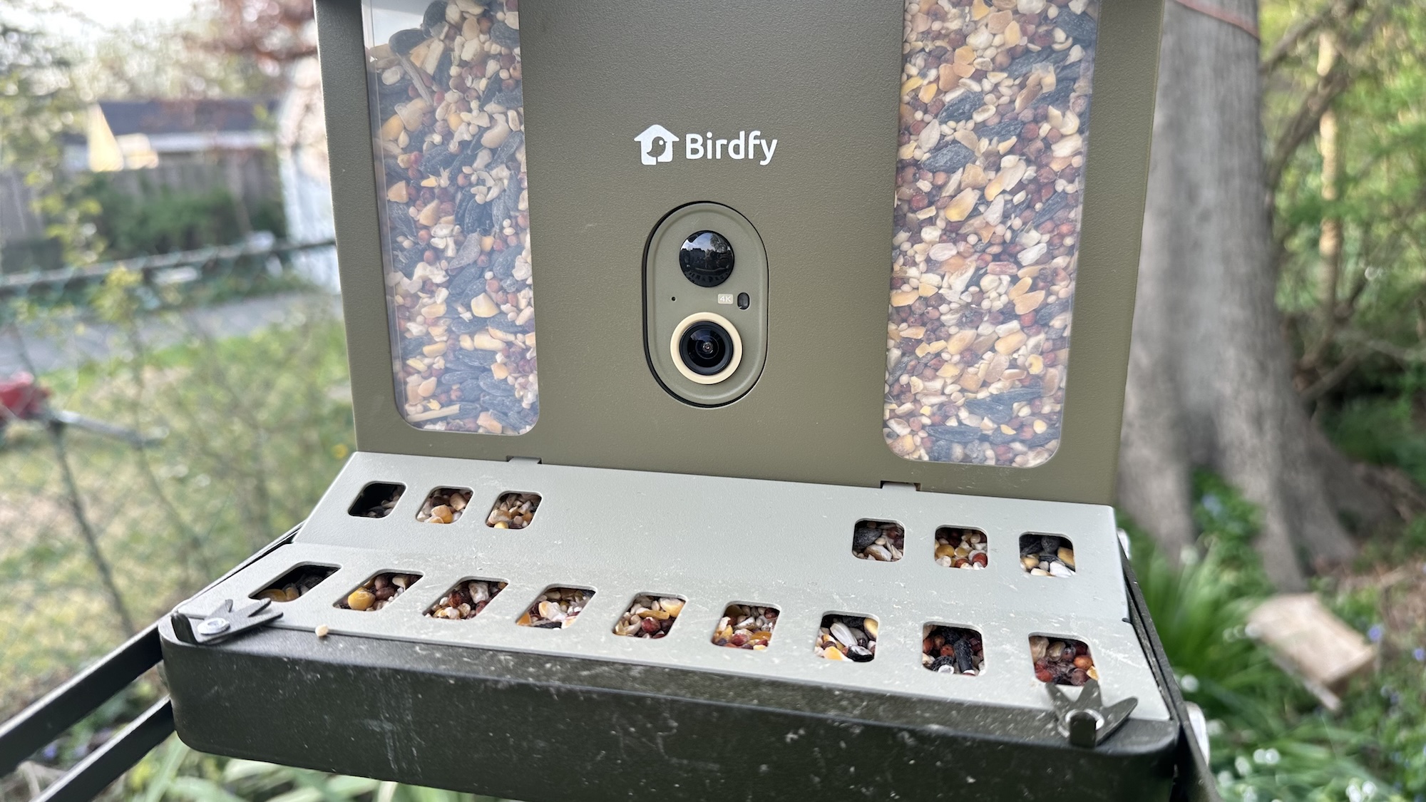 סורג קדמי של Birdfy Metal 2 4K Smart Bird Feeder