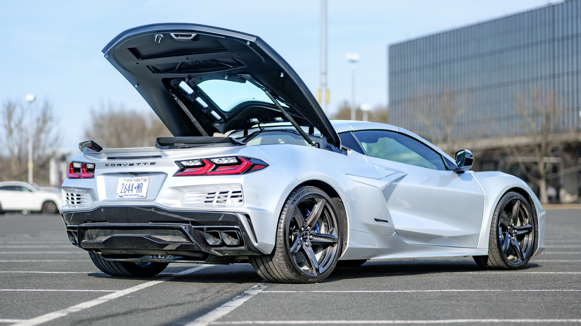 סקירת שברולט קורבט E-Ray 2026.