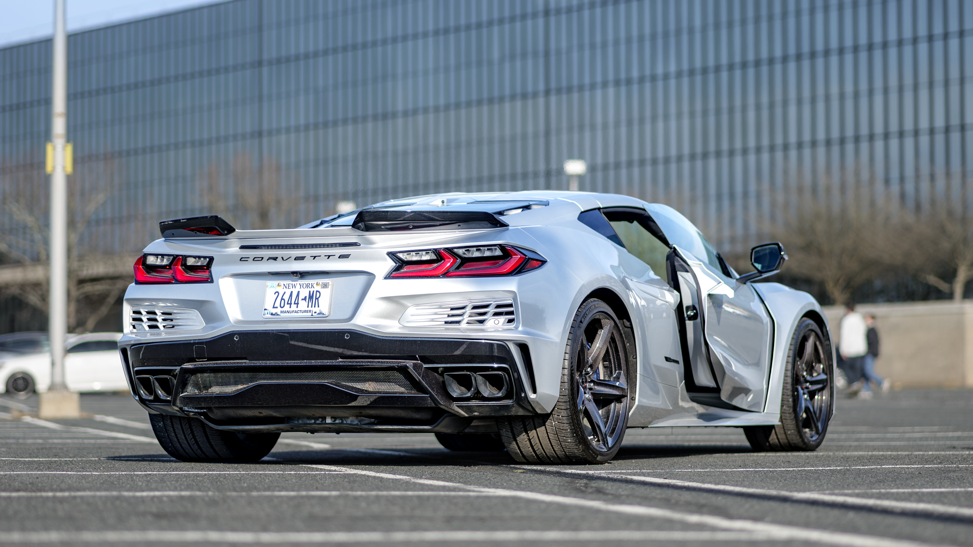 סקירת שברולט קורבט E-Ray 2026.