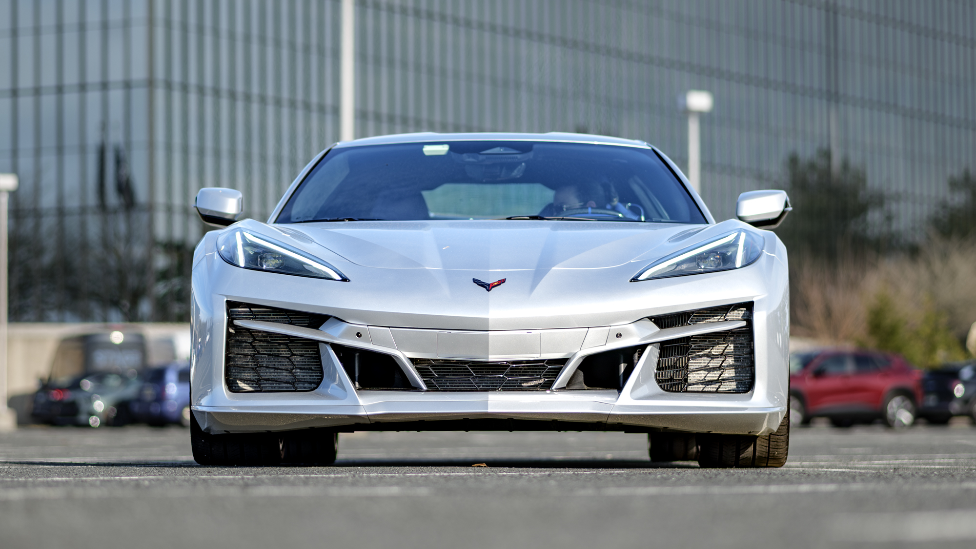 סקירת שברולט קורבט E-Ray 2026.