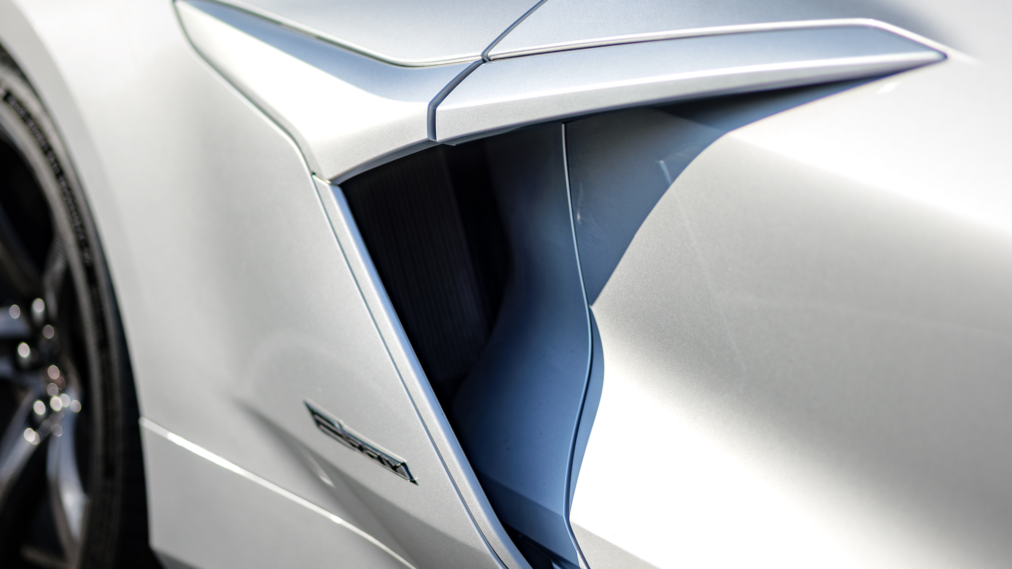 סקירת שברולט קורבט E-Ray 2026.