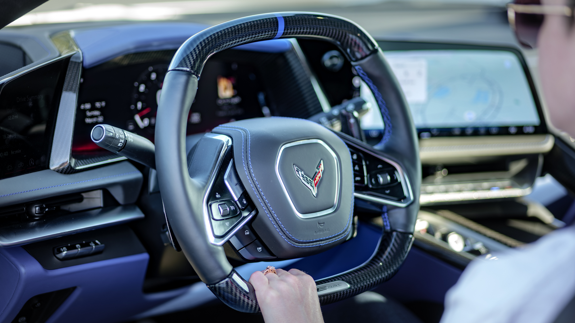 סקירת שברולט קורבט E-Ray 2026.