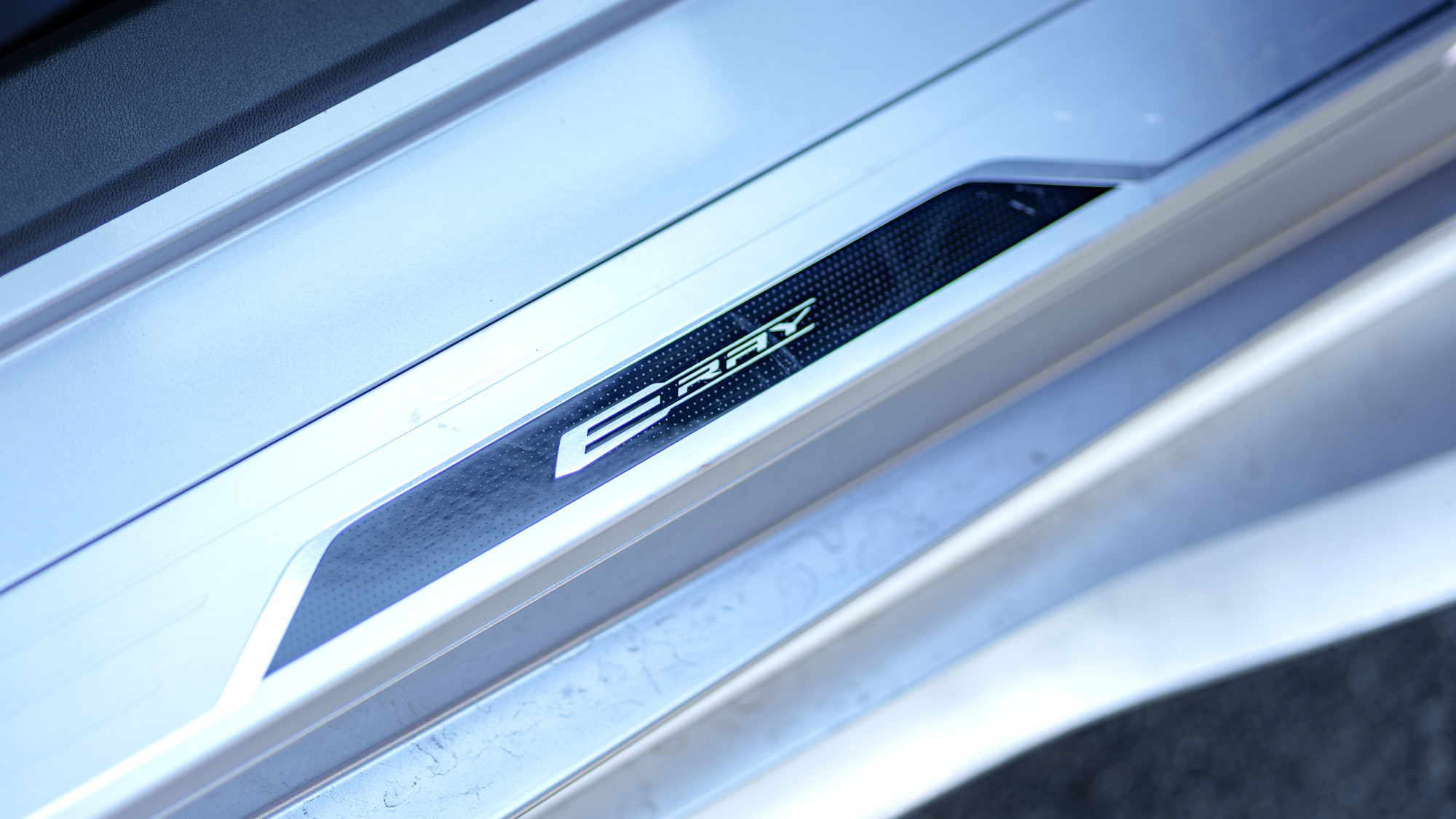 סקירת שברולט קורבט E-Ray 2026.