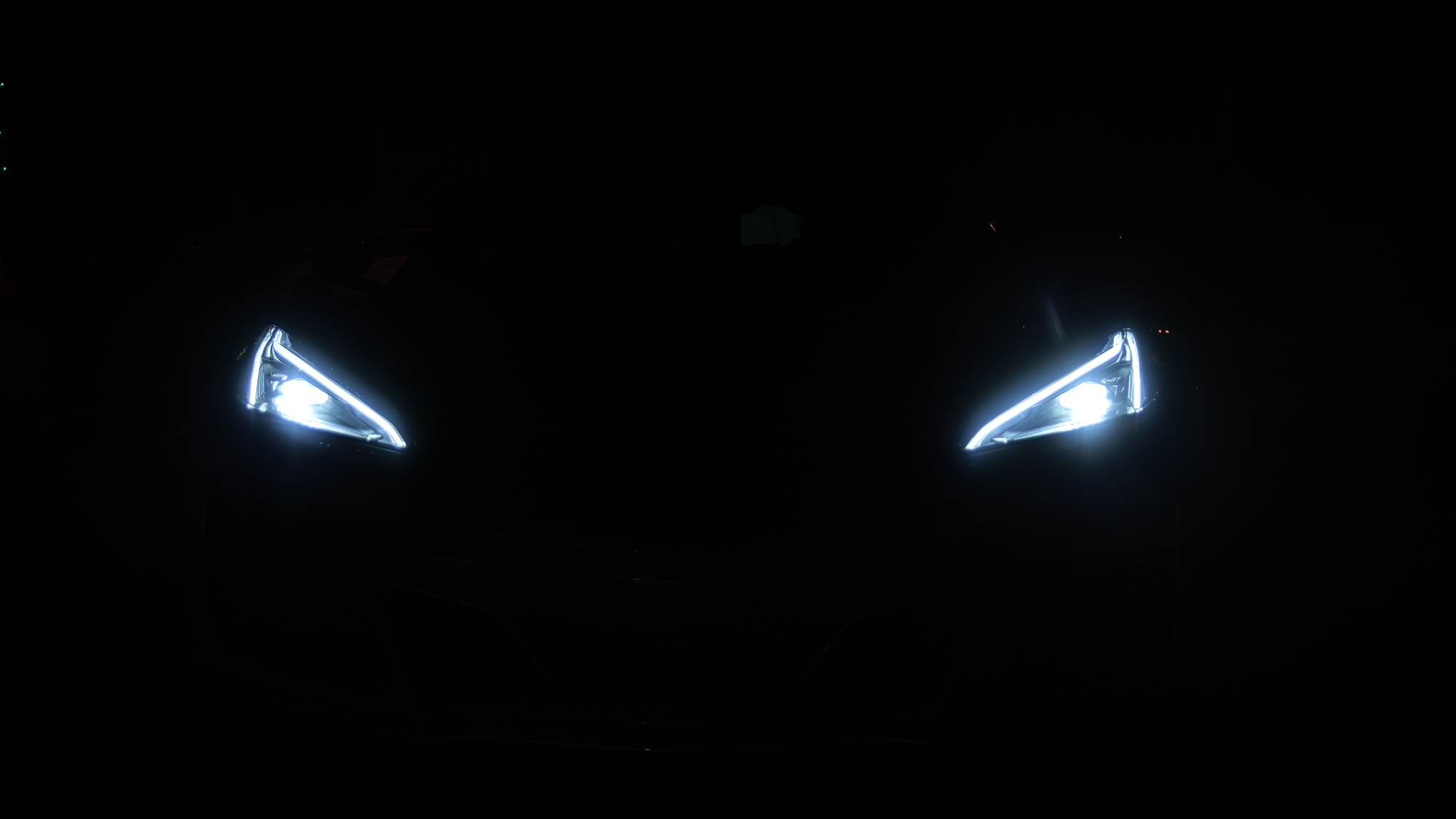 סקירת שברולט קורבט E-Ray 2026.