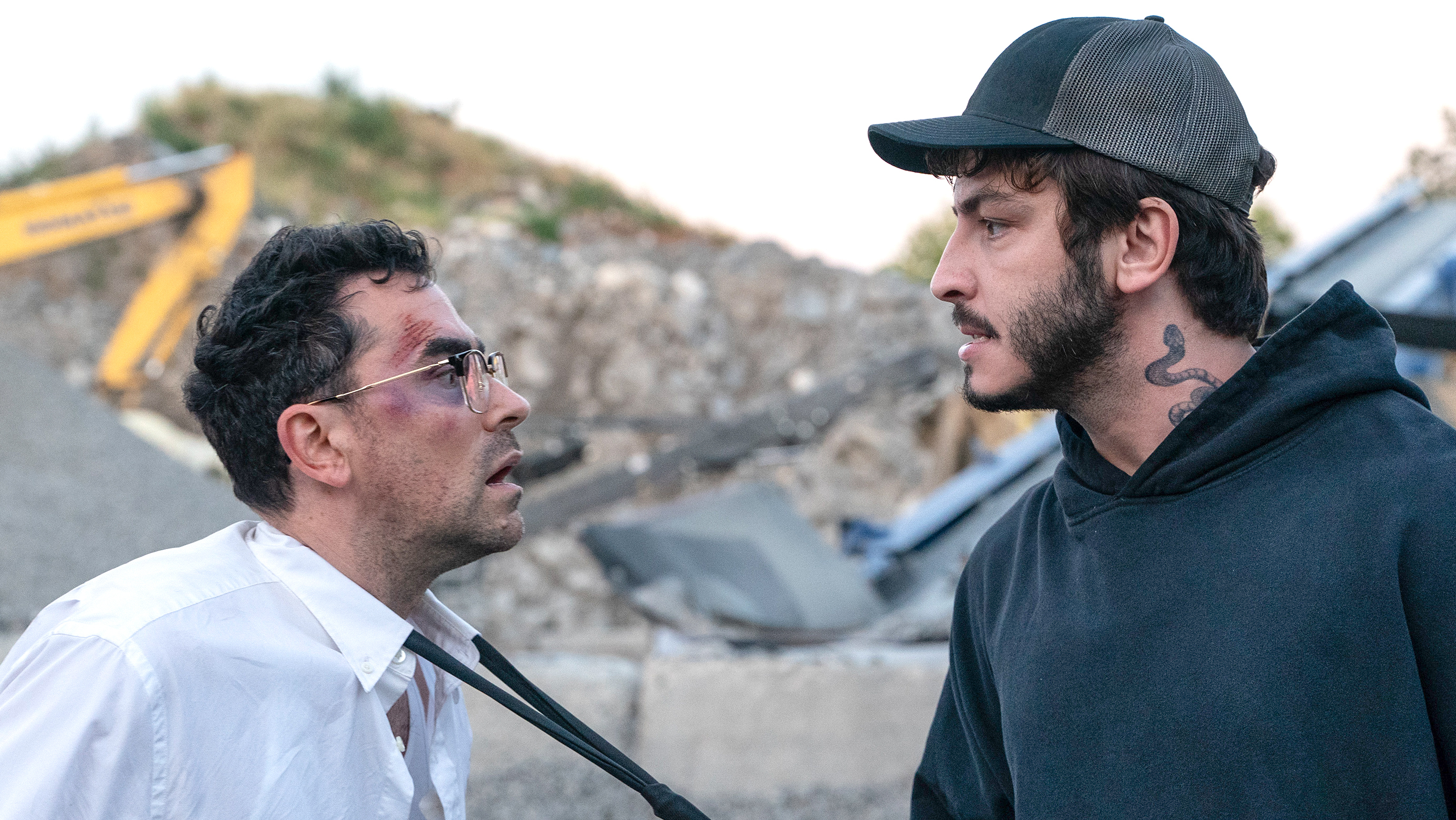 (ל' עד ר') דן לוי בתפקיד ניקי ובורן קוזום בתפקיד יוסוף בפרק 103 של "טעויות גדולות"
