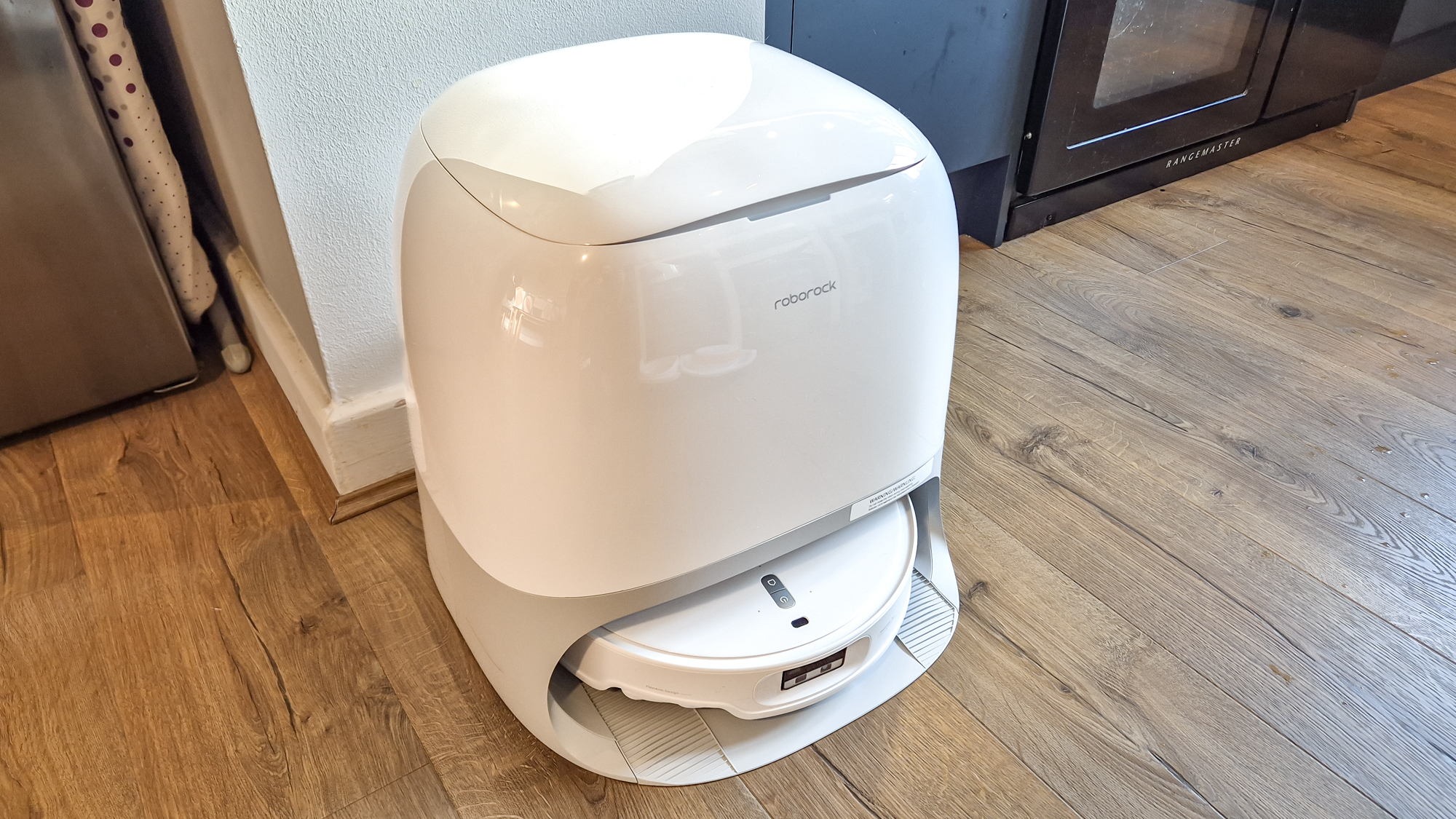 Roborock Qrevo Curv 2 Pro על רצפה קשה