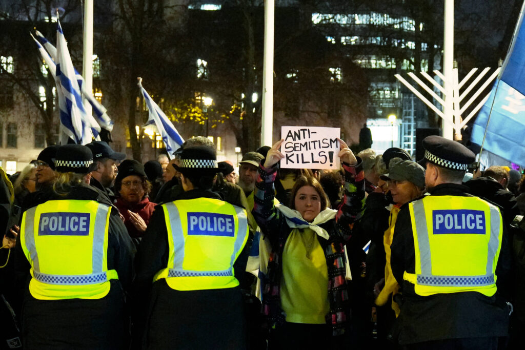 מי אחראי לאנטישמיות קטלנית? כולם ישנאו את התשובה זהו רגע של אי ודאות גדולה. הנה מה שאתה יכול לעשות בנידון.