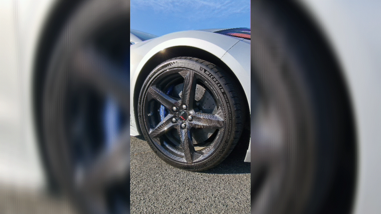 אנימציית הרמה של שברולט קורבט E-Ray קופה 3LZ 2026.