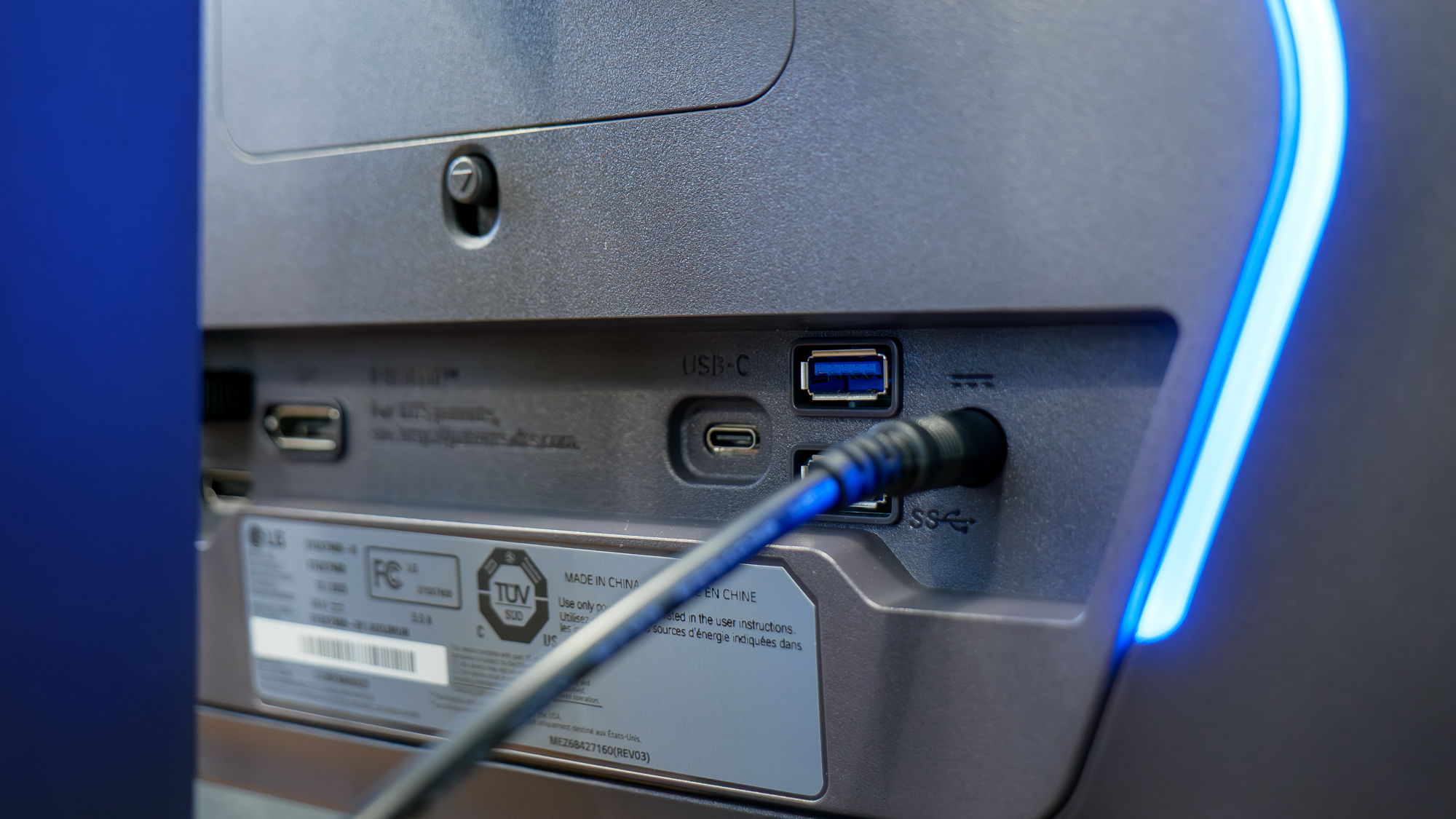 יציאות LG UltraGear 27GX790B-B