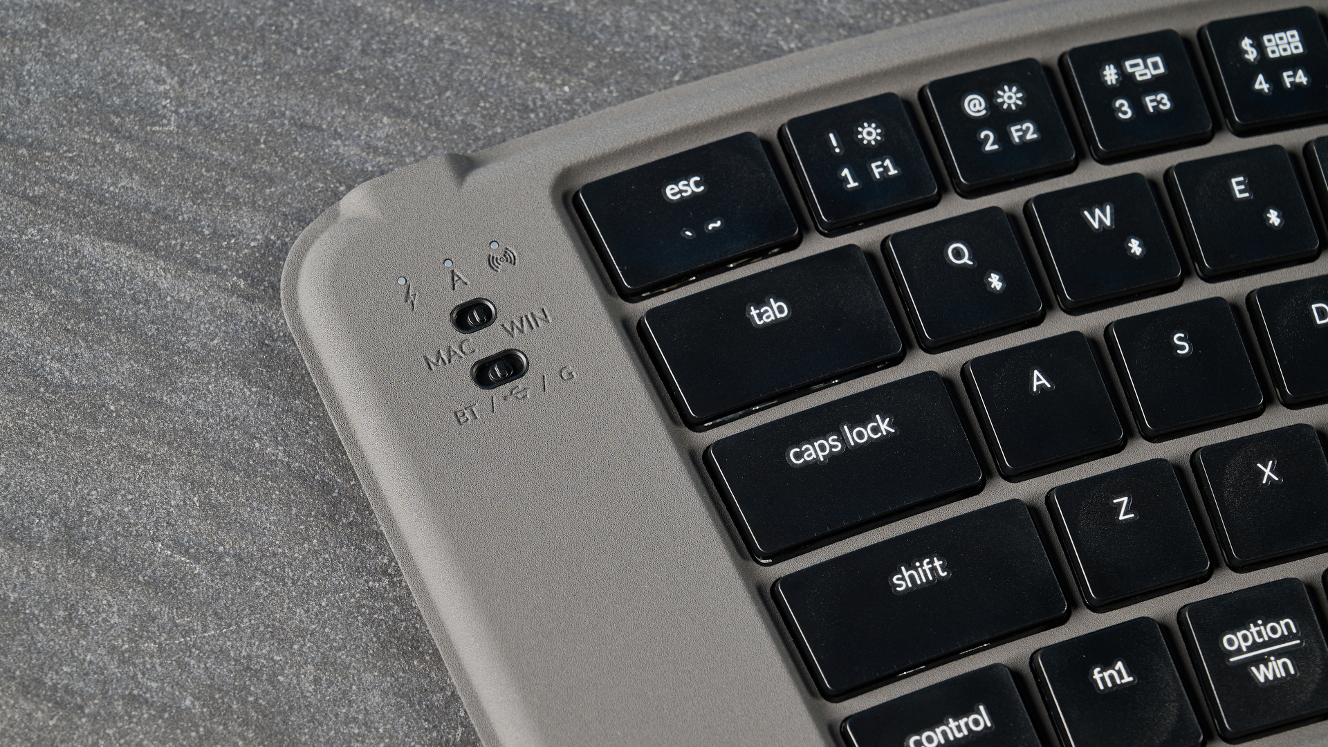 מקלדת Keychron B11 Pro שחורה מתקפלת