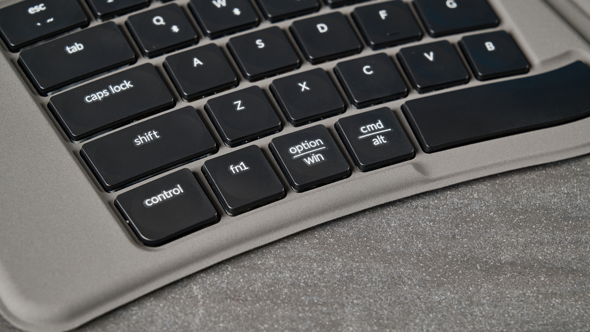 מקלדת Keychron B11 Pro שחורה מתקפלת