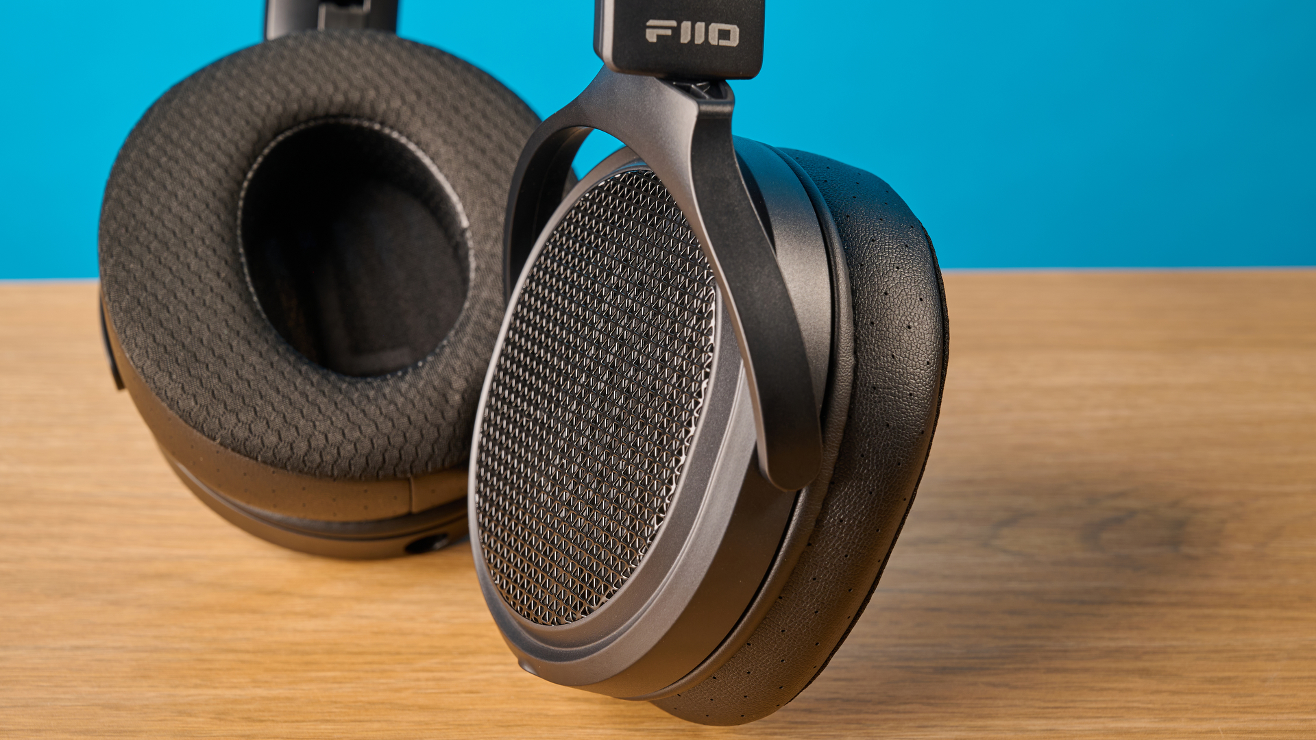ה-fiio jt7 אוזניות מישוריות מגנטיות פתוחות אוזניות אודיופיל בצבע שחור