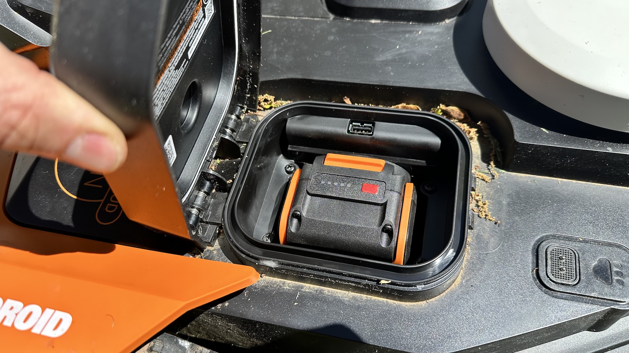 תא סוללה של Worx Landroid Vision Cloud