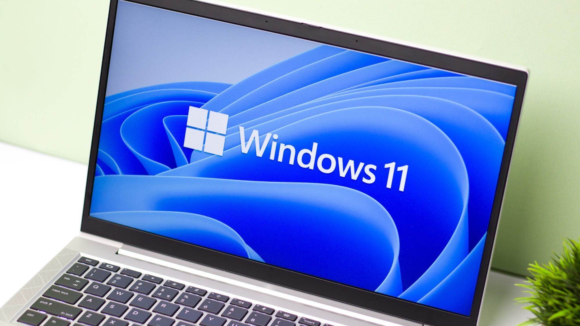 תיקון Windows 11 הדחוף של מיקרוסופט מתקן 30 באגים 'קריטיים' - עדכן את המחשב שלך עכשיו