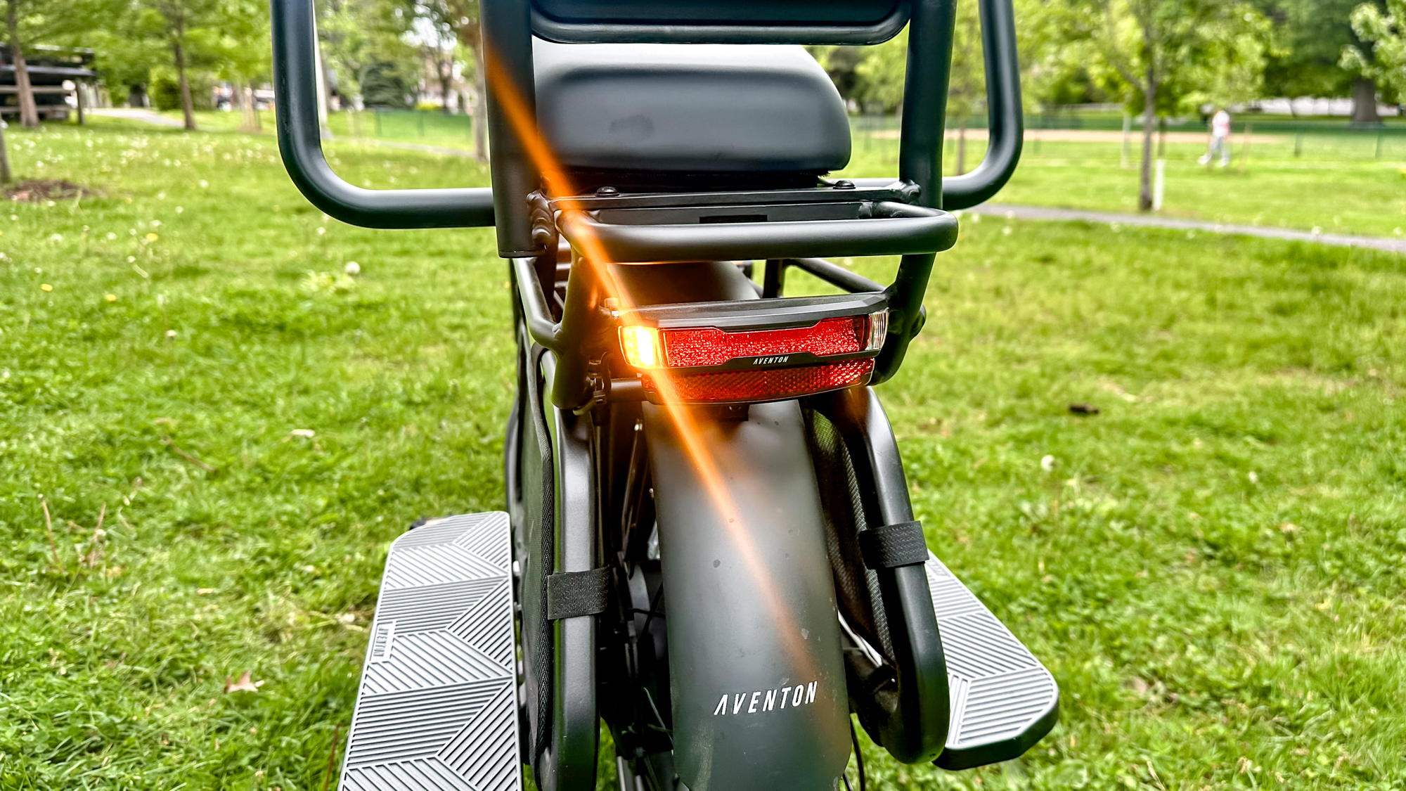 איתות פנייה של Aventon Abound LR