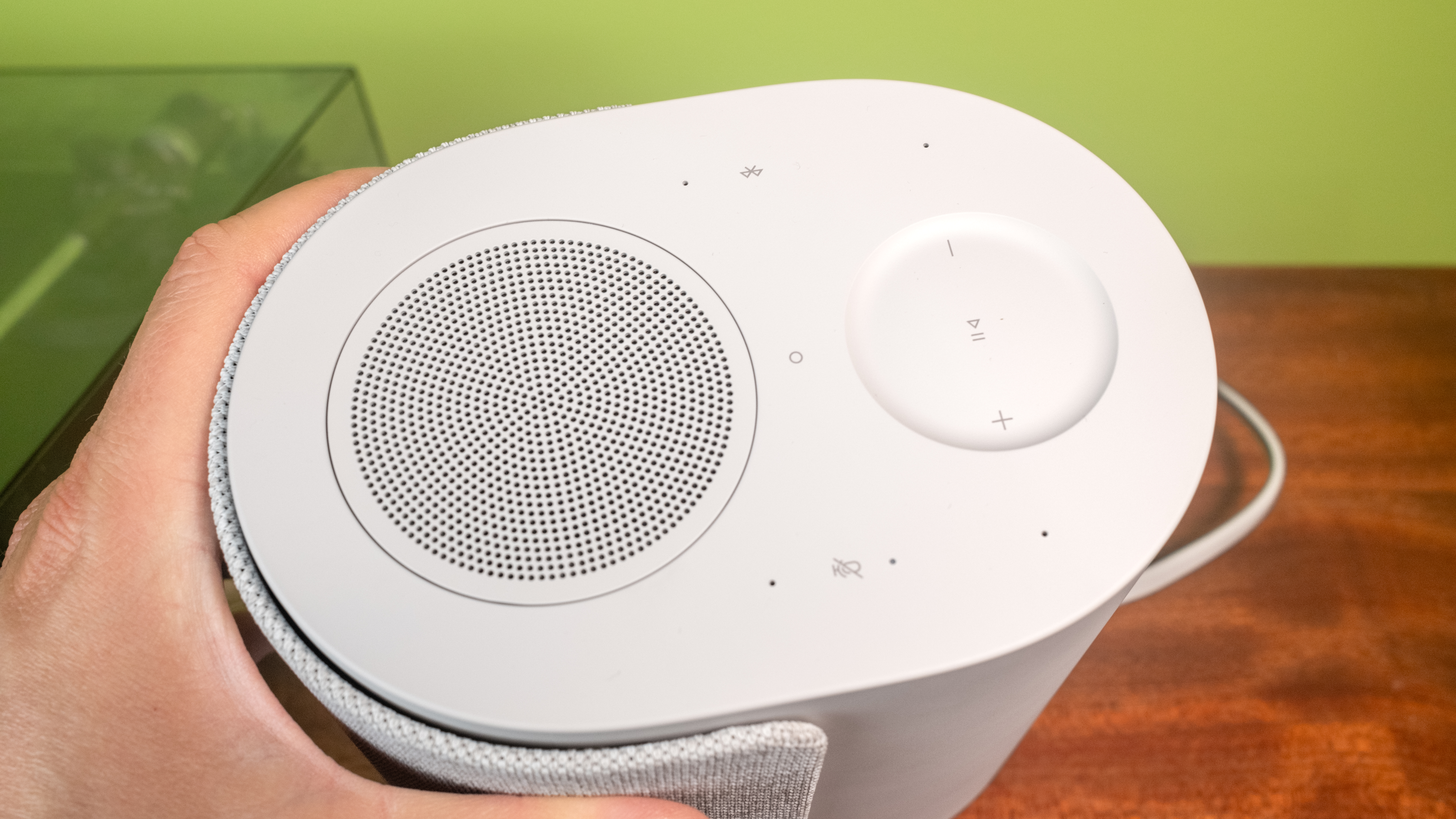רמקול אולטרה של Bose Lifestyle מציג פקדים