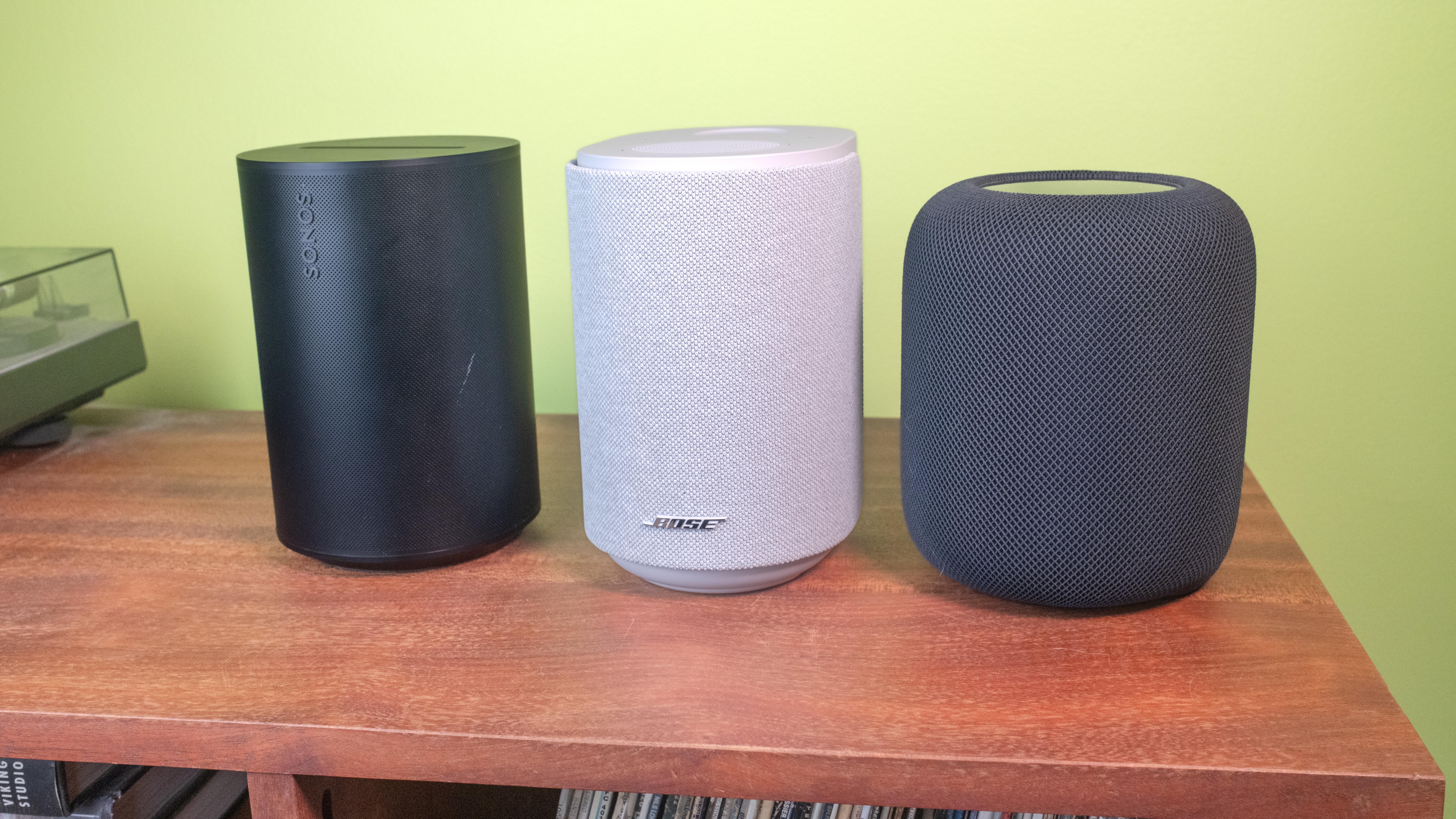 Bose Lifestyle Ultra Speaker עם Sonos Era 100 ו-Apple HomePod 2