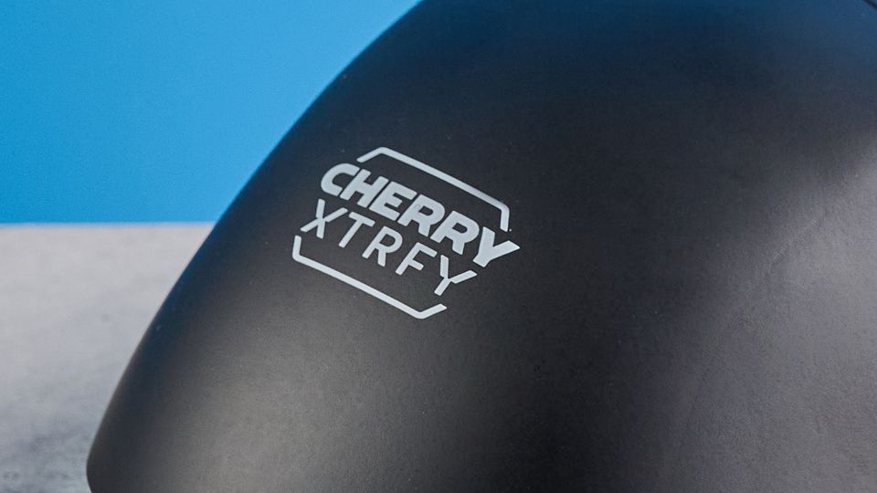 עכבר גיימינג אלחוטי Cherry XTRFY M64 שחור ותכלת