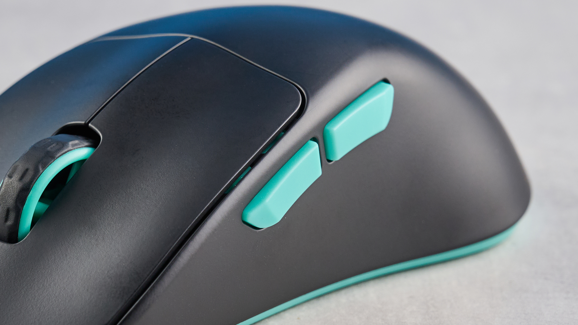 עכבר גיימינג אלחוטי Cherry XTRFY M64 שחור ותכלת