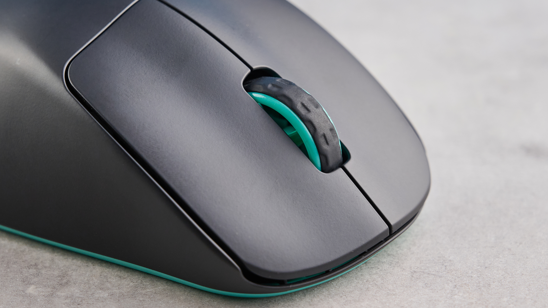 עכבר גיימינג אלחוטי Cherry XTRFY M64 שחור ותכלת