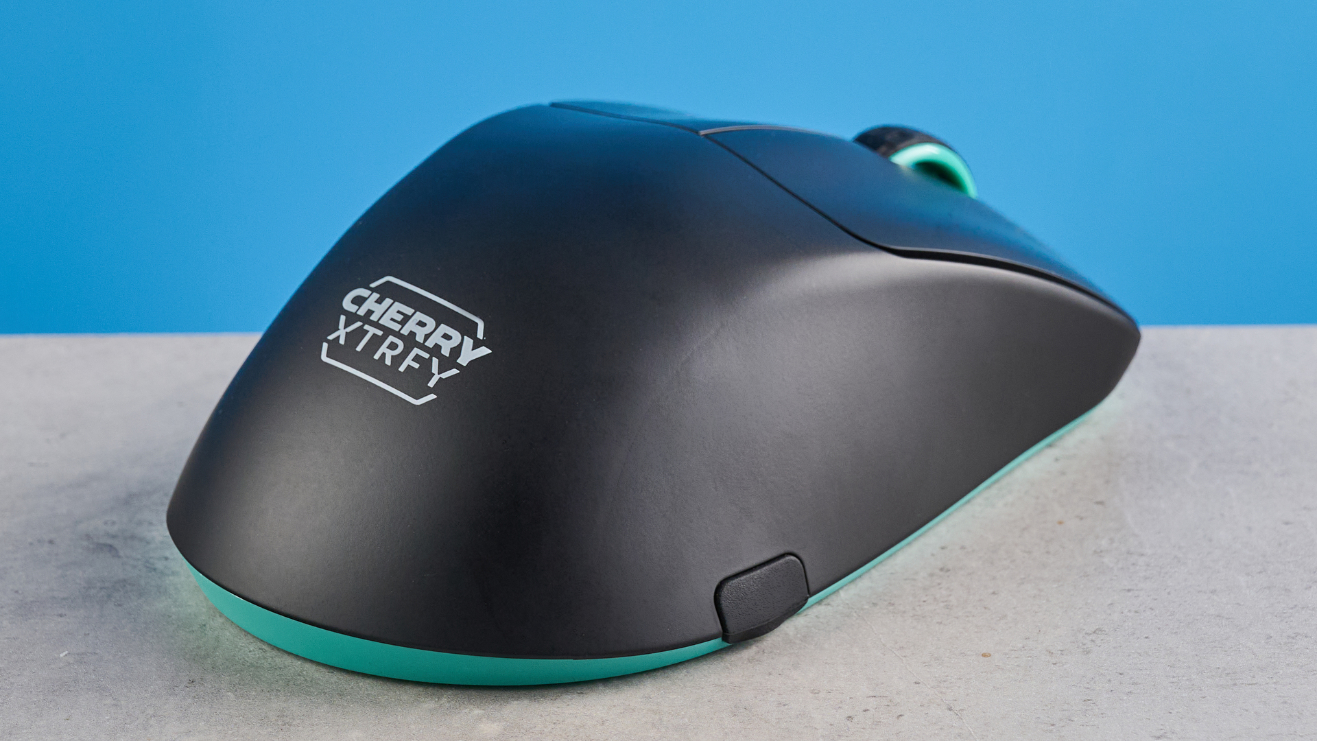 עכבר גיימינג אלחוטי Cherry XTRFY M64 שחור ותכלת