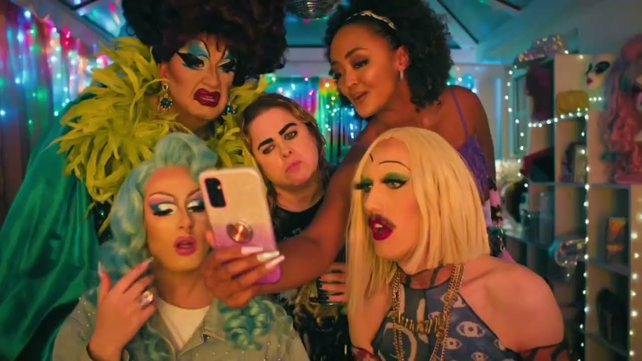 BBC iPlayer - טריילר - Smoggie Queens - YouTube
