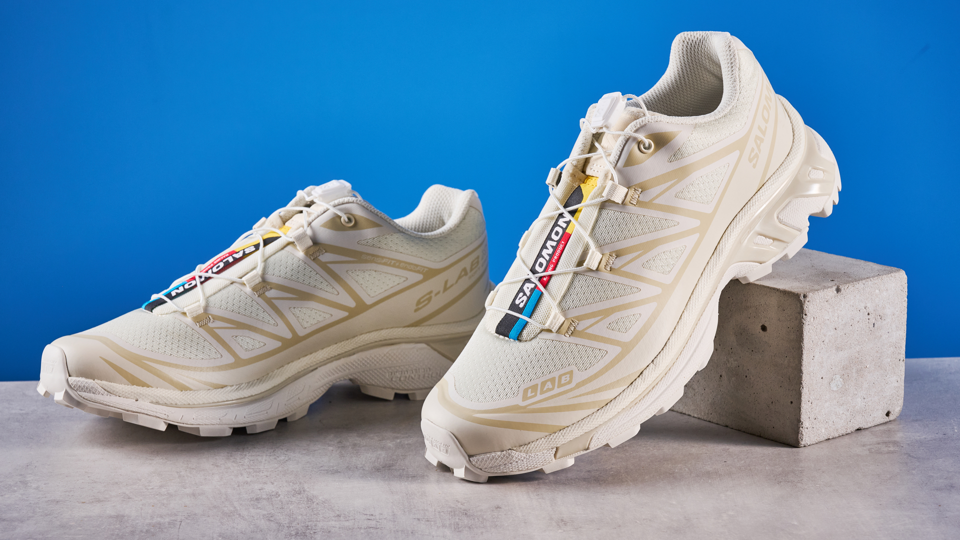 Salomon XT-6 ב-Vanilla Ice צולם מול רקע כחול