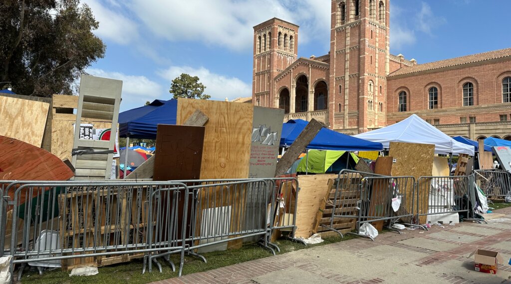 ממשל טראמפ תובע שוב את UCLA על אנטישמיות, בטענה ל"סביבה חינוכית עוינת" מדוע הפכתי לעורך הראשי של פורוורד