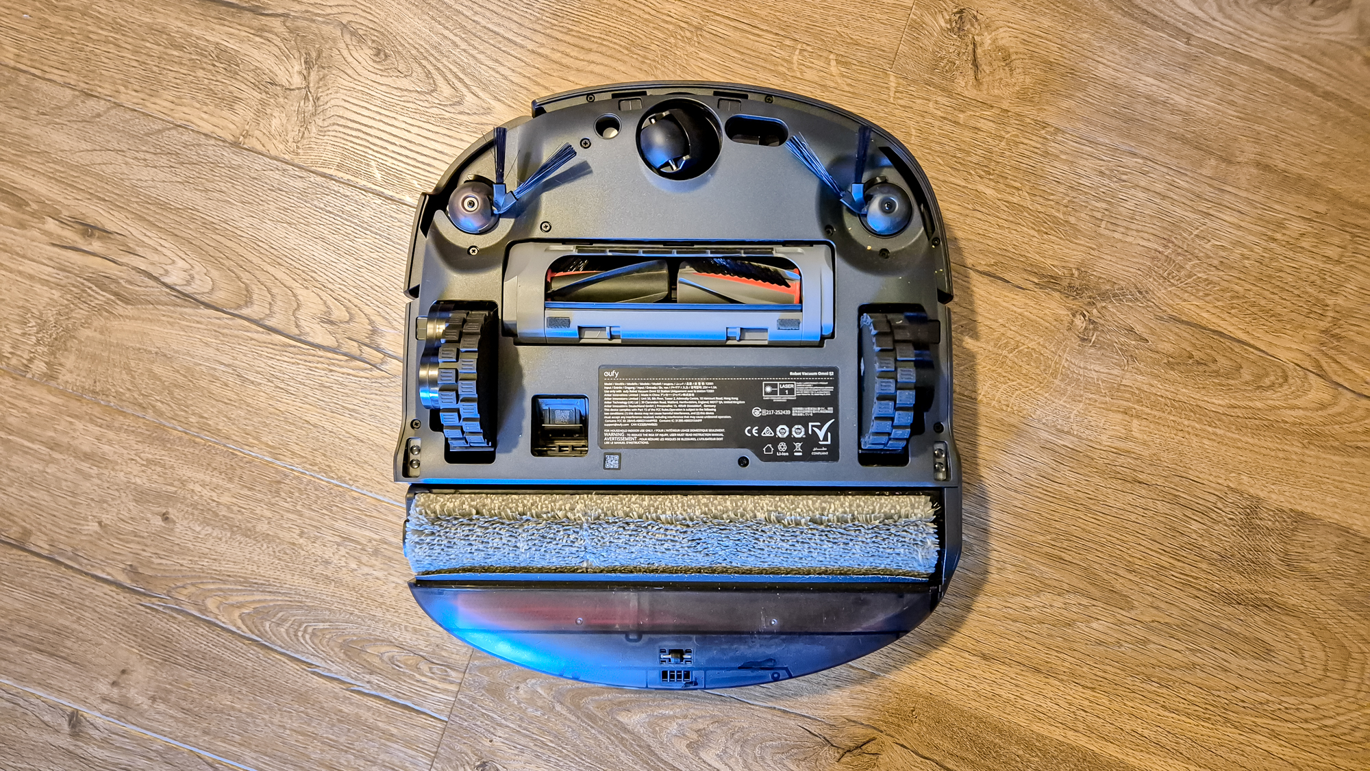 הצד התחתון של Eufy Omni S2