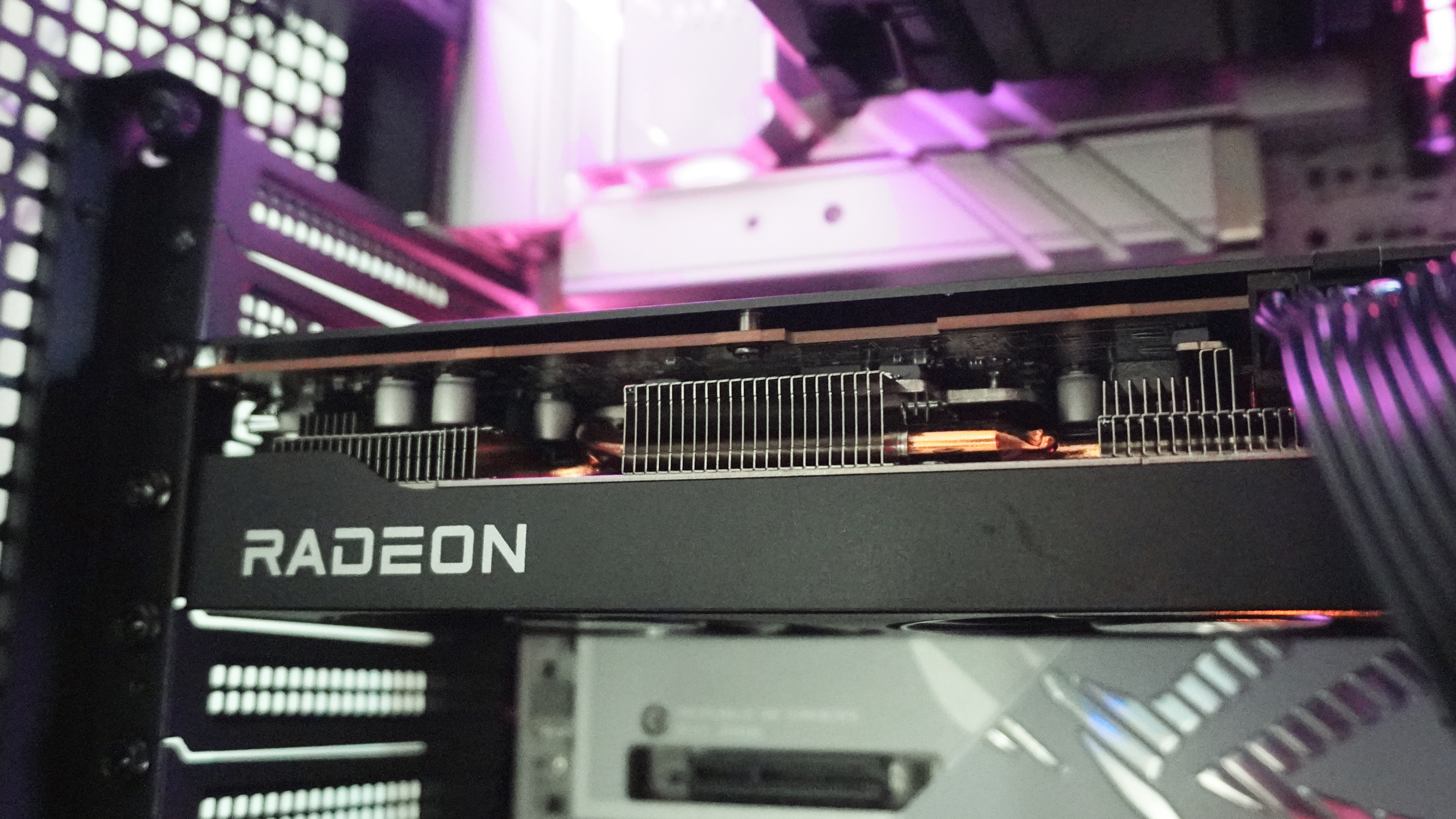 AMD Radeon RX 9070 GRE
