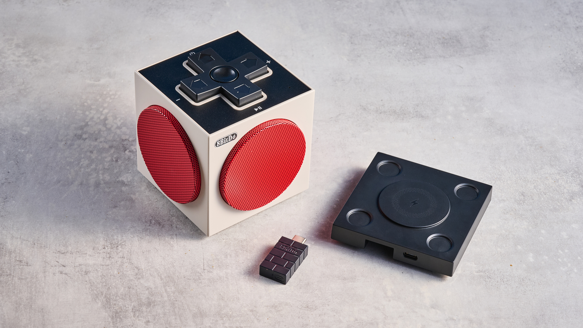 רמקול בלוטות' 8BitDo Retro Cube 2 בז', אדום ושחור