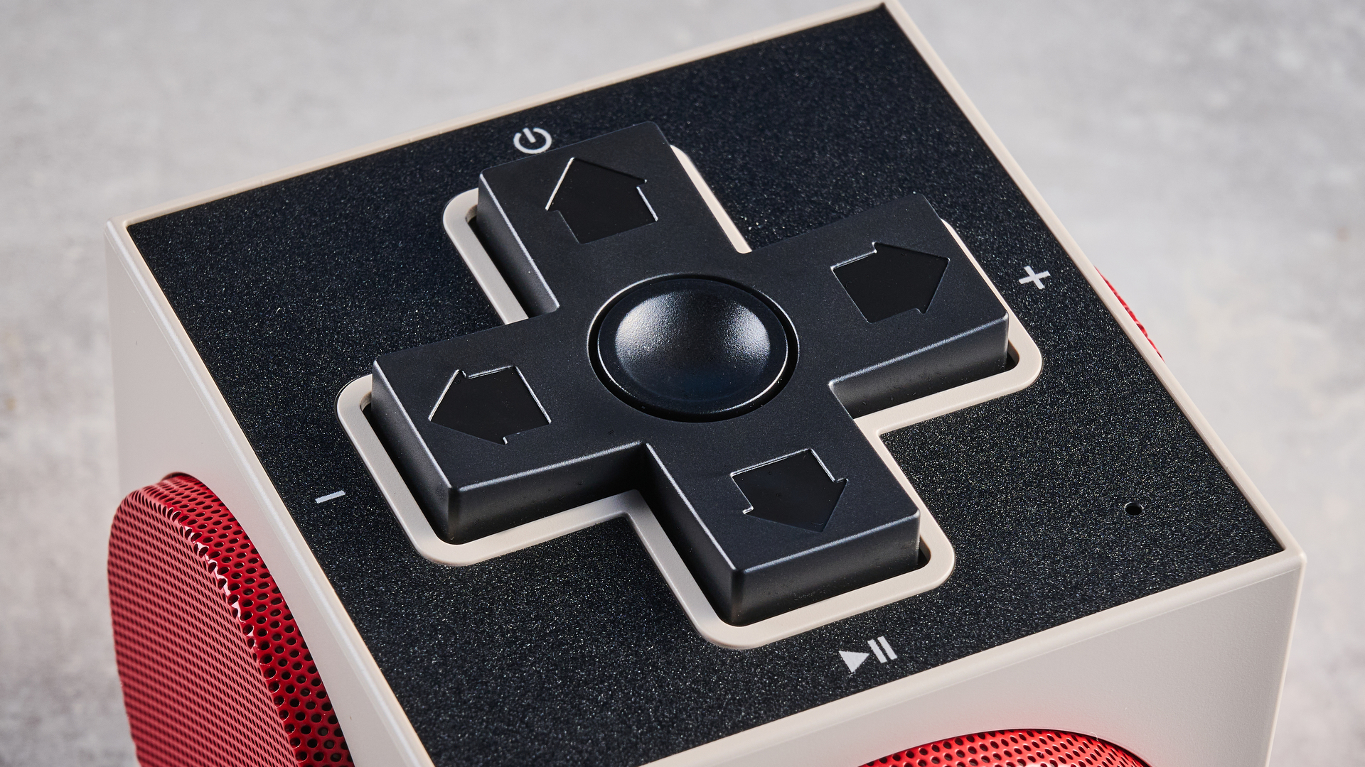 רמקול בלוטות' 8BitDo Retro Cube 2 בז', אדום ושחור