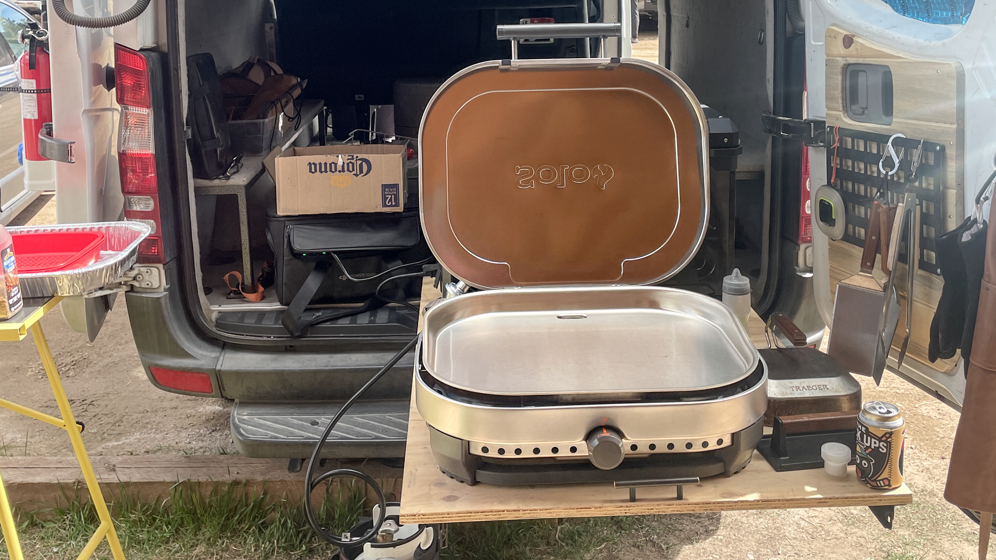 סולו Stove Steelfire 22 Griddle בגב טנדר