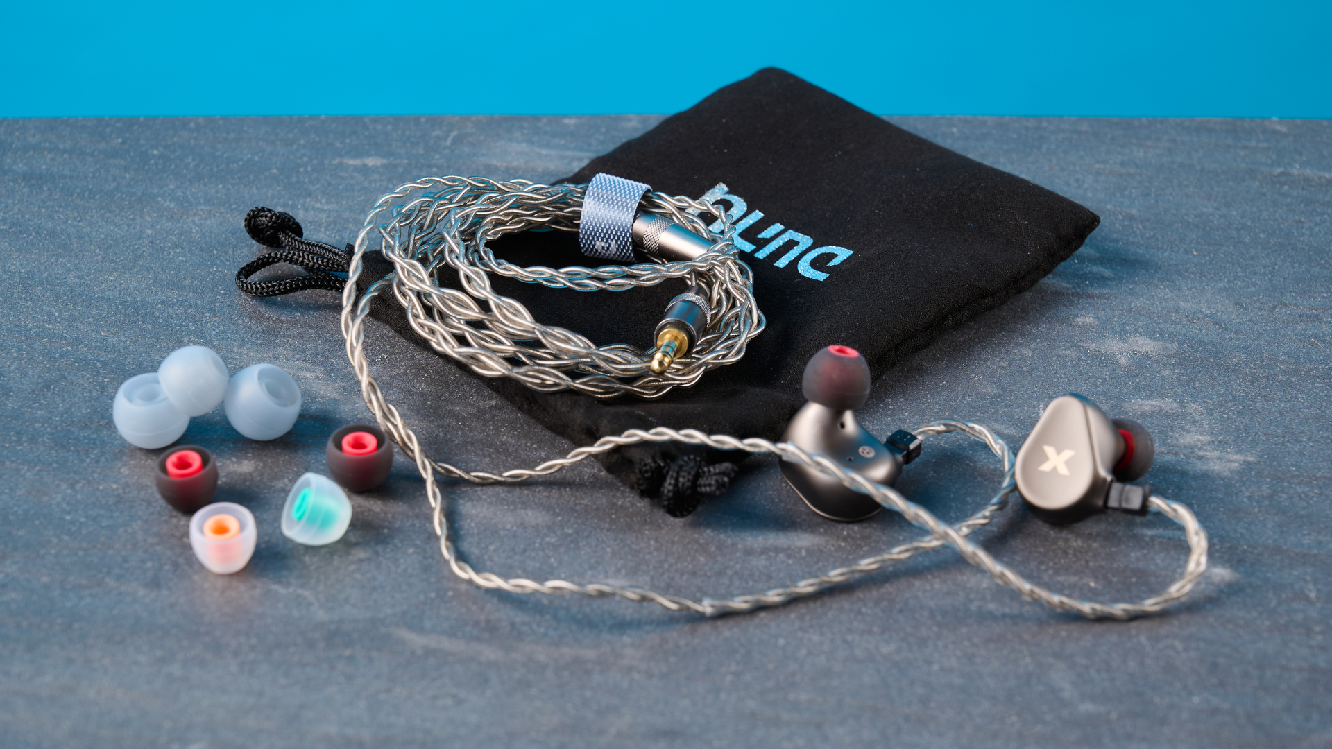 IEMs חוטיים של Dunu Titan X