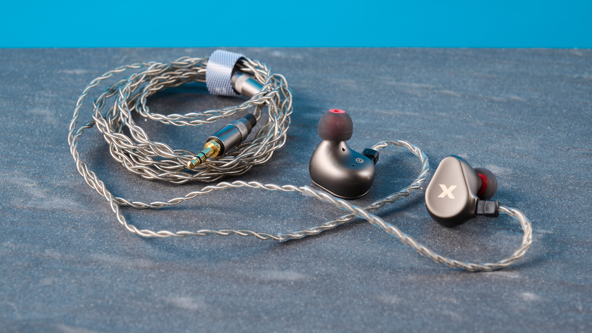 IEMs חוטיים של Dunu Titan X