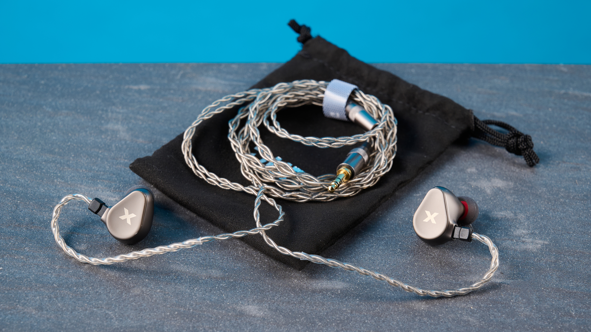 IEMs חוטיים של Dunu Titan X