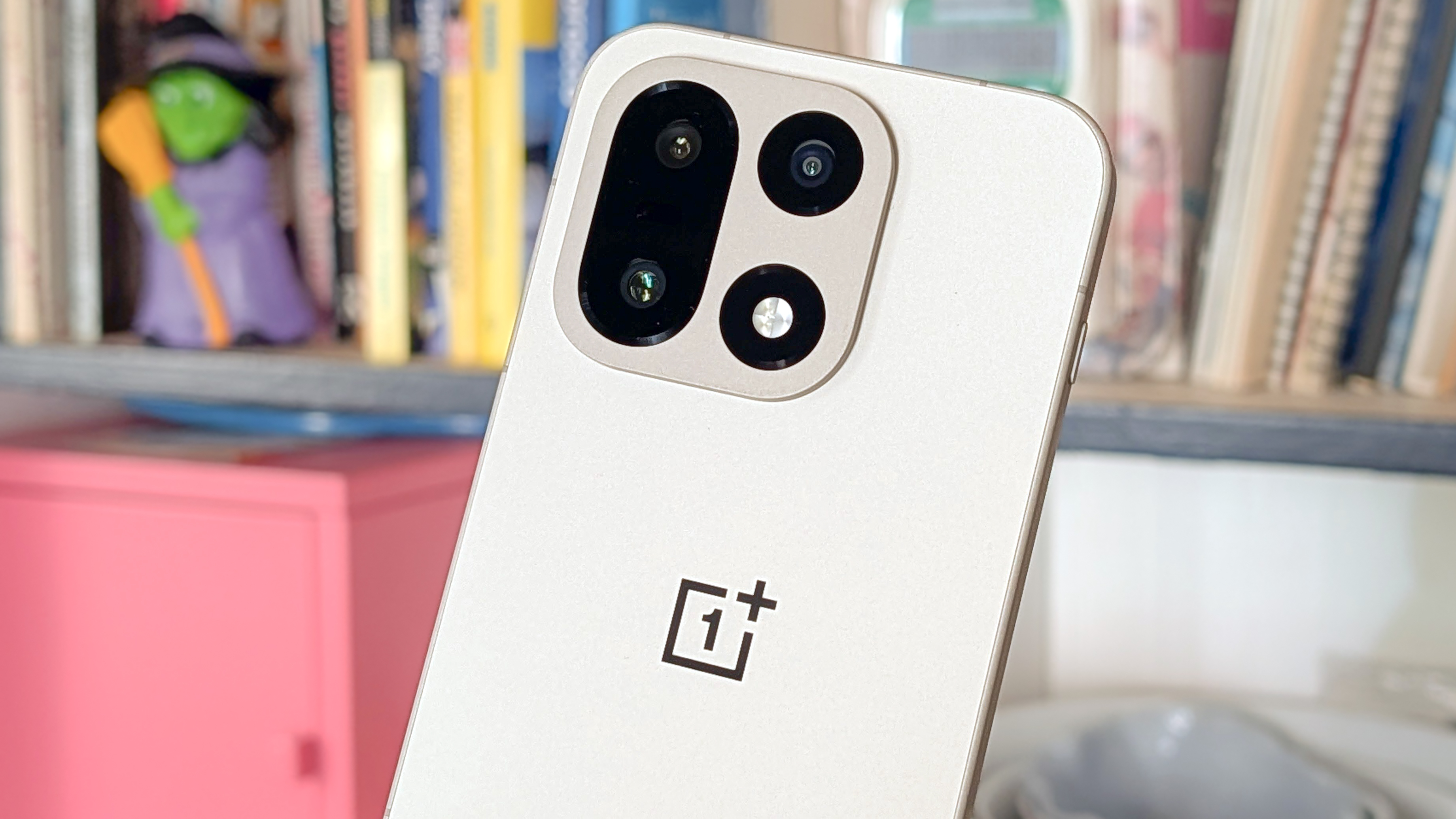 OnePlus 15 מציג מצלמות.