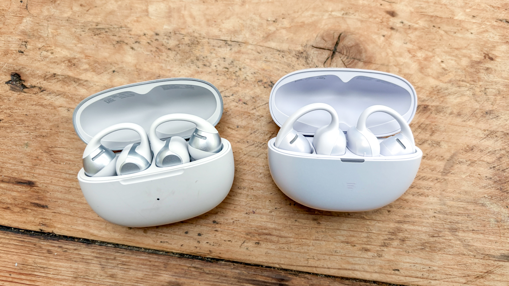 Shokz OpenDots 2 ו-Shokz OpenDots Air