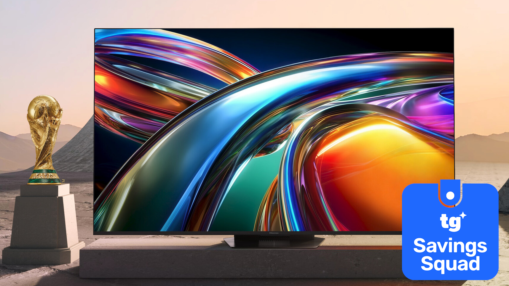ה-Hisense UR9 בנוף מדברי. משמאלו גביע גביע העולם של פיפ