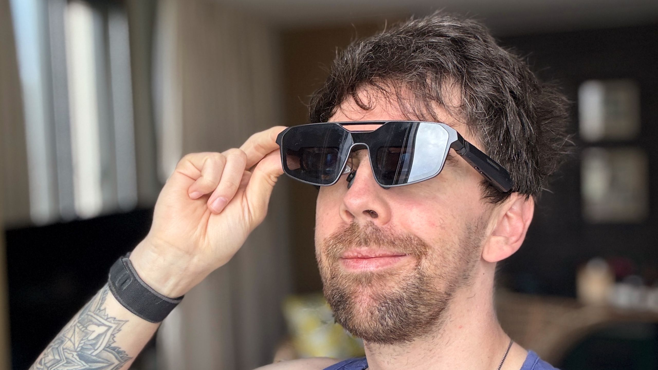 ניסיתי להחליף את צג המשחקים שלי במשקפי Asus ROG Xreal R1 - זה לא בדיוק מה שקיוויתי לו מאת Jason England שפורסם ב-11 ביוני 26 ה-Asus ROG Xreal R1 מספק הצצה לעתיד של משקפי AR גיימינג. המזח פותח את הנעילה בבית בצורה יפה, אבל מצב ה-240Hz והמחיר מוטלים בספק.