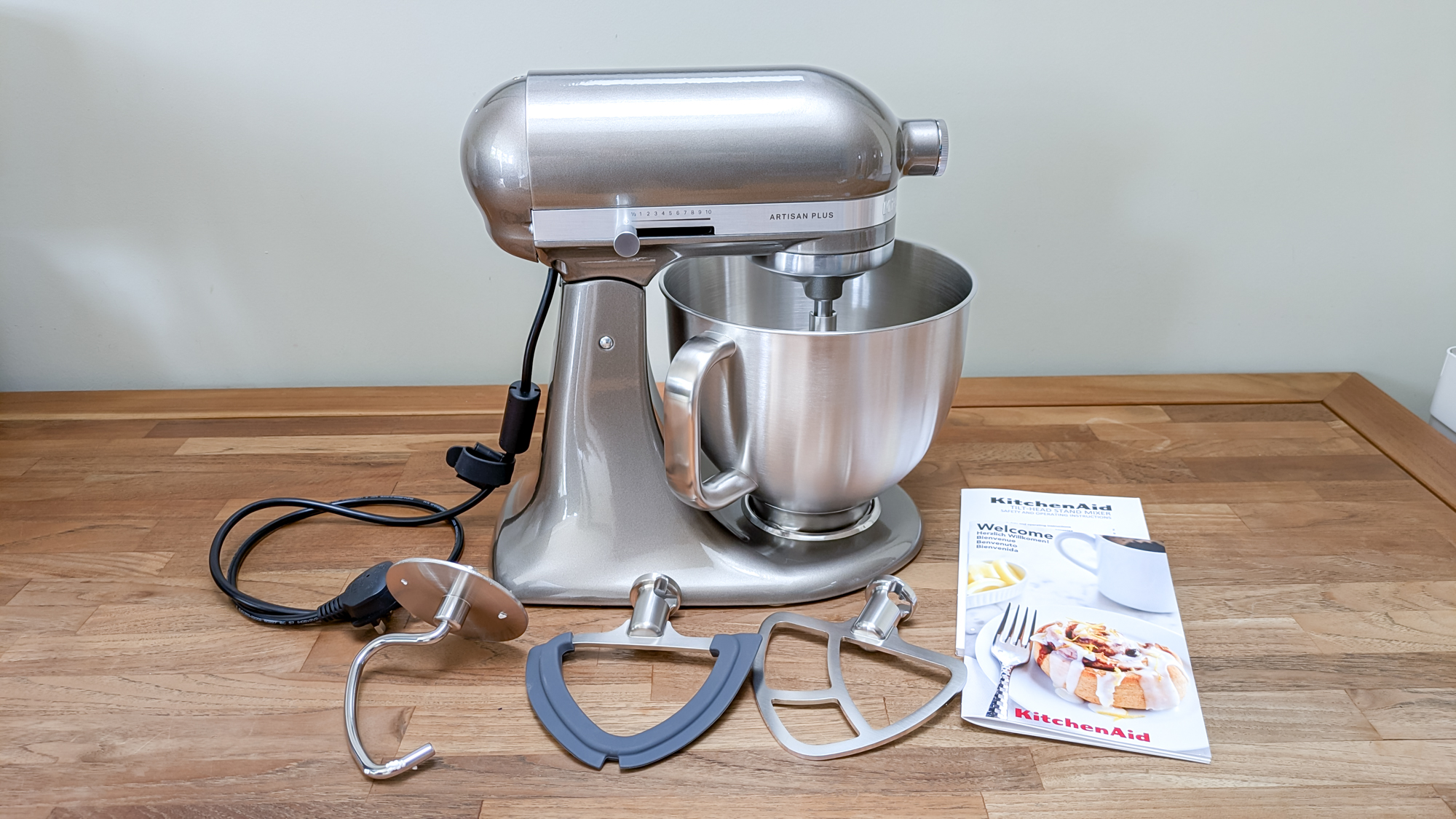 סקירת סטנד מיקסר KitchenAid Artisan Plus
