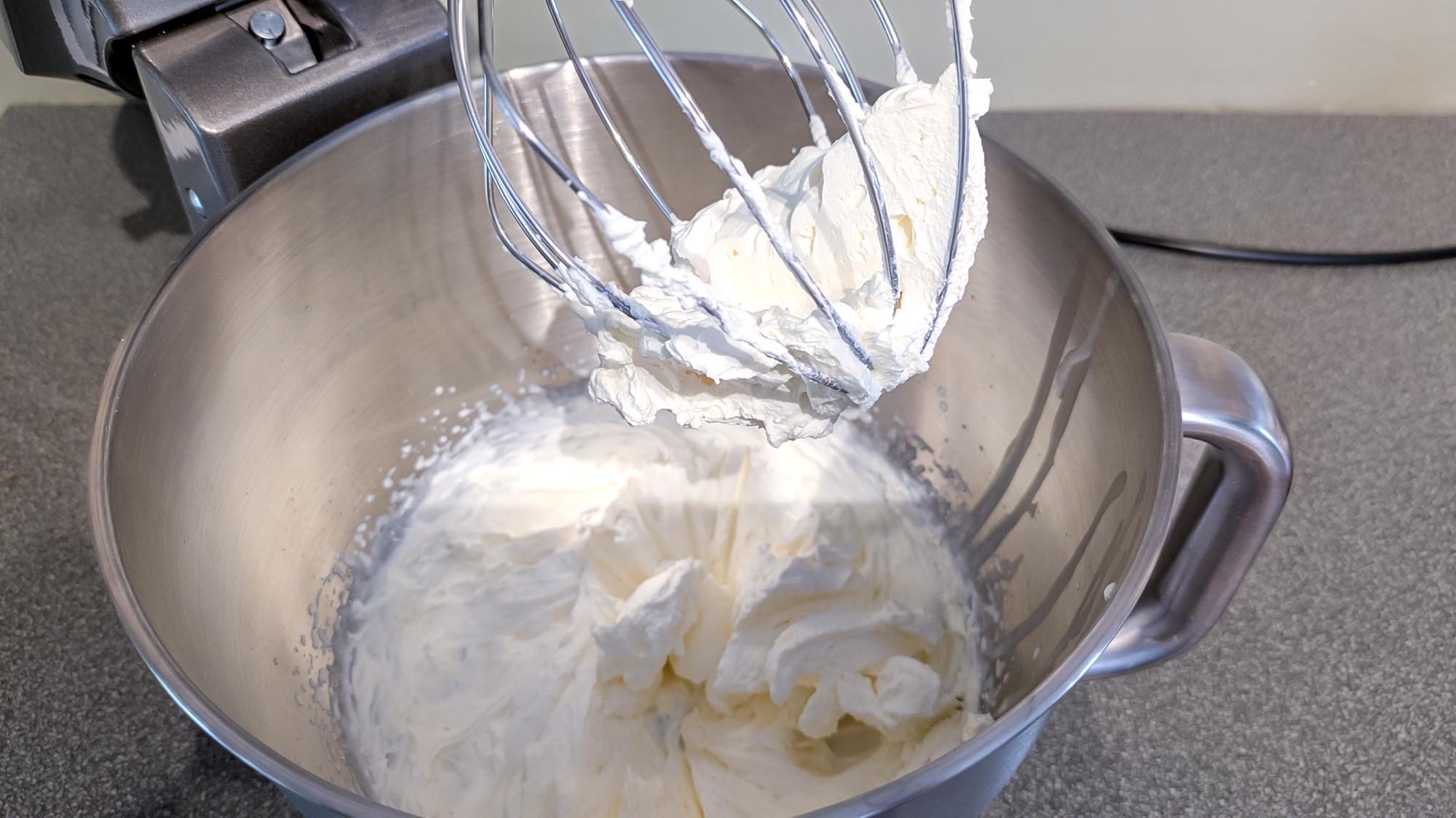 סקירת סטנד מיקסר KitchenAid Artisan Plus