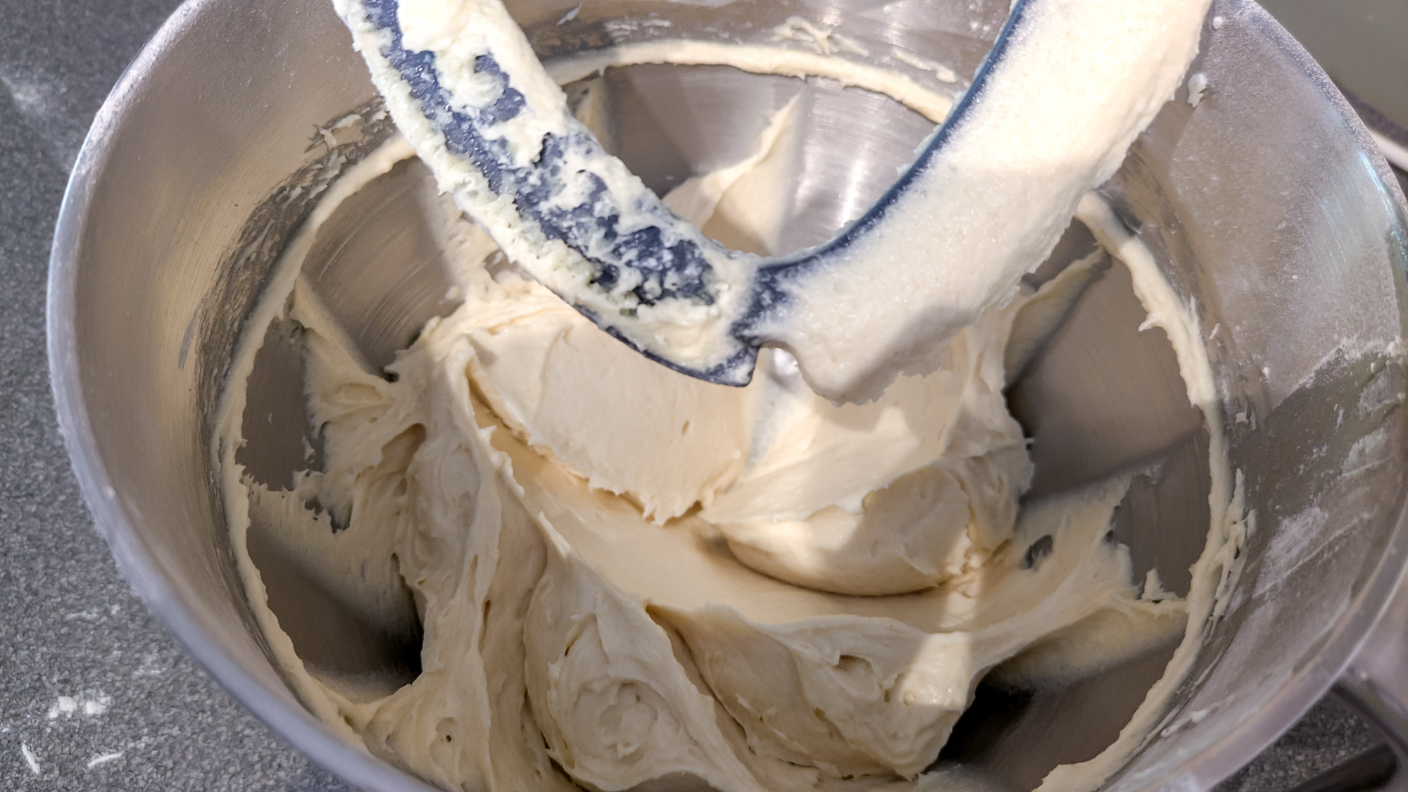 סקירת סטנד מיקסר KitchenAid Artisan Plus